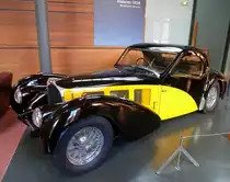 Bugatti Typ 57SC, Baujahr 1936, 8-Zyl.Motor mit 3257ccm und 200PS, Vmax.215Km/h, Automobilmuseum M�lhausen, Nov.2013
