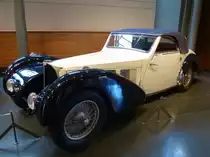 Bugatti, dieser Oldtimer von Bugatti steht im Eingangsbereich des Automobilmuseums in M�lhausen, Nov.2013