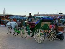 Marokko, Marrakesch, Pferdegespann auf dem Jaama el Fna Platz. 24.12.2014