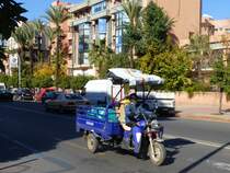 Marokko, Marrakesch, Tuk-Tuk in der Avenue Mohammed V. 28.12.2014