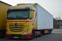 B-CL 5551 (Mercedes Benz Actros) abgestellt am 27.12.2014 am Rastplatz Avus.