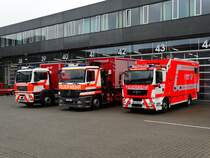 Durch einen netten Feuerwehrmann durfte ich auch im Innenhof der Wache 1 Fotos machen. Hier sieht man einen MAN TGA WLF, Mercedes Benz Actros WLF und MAN TGM Gw-AS.Am 02.01.15 in Frankfurt am Main Eckenheim BLW1