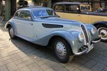 BMW 327 Coupe auf dem Rathausplatz in St. Tönis, 12.10.14