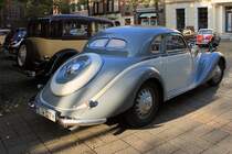 BMW 327 Coupe auf dem Rathausplatz in St. Tönis, 12.10.14
