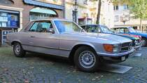 Mercedes 280 SLC auf dem Rathausplatz in St. Tönis, 12.10.14