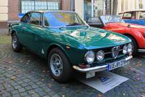 Alfa Romeo 1750 GTV auf dem Rathausplatz in St. Tönis, 12.10.14