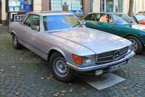 Mercedes 280 SLC auf dem Rathausplatz in St. Tönis, 12.10.14
