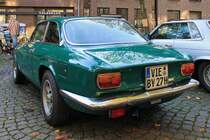 Alfa Romeo 1750 GTV auf dem Rathausplatz in St. Tönis, 12.10.14