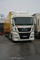 BOR-H 898 (MAN) steht am 31.12.2014 am Rastplatz Avus.