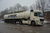 HI-EL 9002 (Mercedes Benz Actros) steht am 31.12.2014 am Rastplatz Avus.