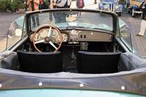 Cockpit des Aston Martin DB2 auf dem Rathausplatz in St. Tönis, 12.10.14