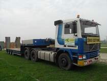 Volvo F 12 Intercooler abgestellt auf einem Parkplatz in Junglinster (Lux.) am 12.04.2009
