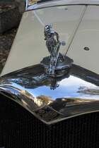 Kühlerfigur eines Riley Nine Lynx 4 seat Tourer auf dem Rathausplatz in St. Tönis, 12.10.14