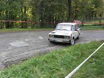 Lada VFTS nimmt die Kurve verrückt. Aufnahme: 48. Mecsek Rallye am 18.10.2014