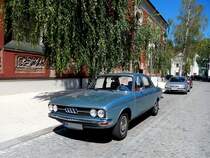 AUDI-100GL, vor der Rieder Stadtpfarrkirche; 140808