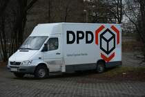 TF-PK 60 (Mercedes Benz) steht am Parkplatz an der Autobahn am Autobahndreieck Funkturm in Berlin.