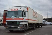 Am 10.01.2015 steht TBB-PA 870 (Mercedes Benz Actros) auf dem Rastplatz an der Avus (A115).