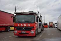 Am 10.01.2015 steht FR-L 5700 (Mercedes Benz Actros) auf dem Rastplatz an der Avus (A115).