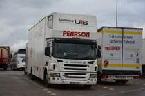 Aus England kommt dieser Scania mit dem Kennzeichen NK05-CZT. Abgestellt am 10.01.2015, Rastplatz Avus (A115).