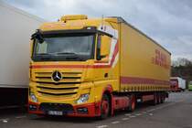 Am 10.01.2015 steht B-CL 5551 (Mercedes Benz Actros) auf dem Rastplatz an der Avus (A115).