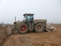 Claas Xerion Trac auf einer Baustelle im Industriepark Trier-Föhren am 28.09.2014