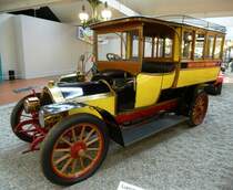 Lorraine-Dietrich EIC, franzsischer Oldtimer-Bus, Baujahr 1907, 4-Zyl.Motor mit 4075ccm,Vmax.60Km/h, 9 Fahrgste, Automobilmuseum Mlhausen, Nov.2013