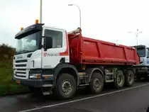 Scania P 420 auf einem Parkplatz bei Luxembourg am 06.10.2013