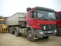 Mercedes-Benz Actros 2046 am 11.10.2008 auf einer Baustelle in einem Gewerbegebiet bei Munsbach (Lux.)