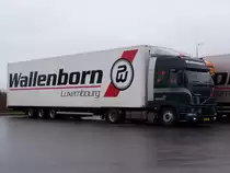 Volvo FH 12 380 in einem Gewerbegebiet bei Munsbach (Lux.) am 08.03.2009