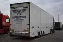 RO-AJ 738 / RO-AJ 708 (Scania R420) steht am 10.01.2015 auf dem Rastplatz der Avus in Berlin.