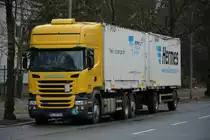 Am 10.01.2015 steht RG-RP 544 (Scania R450) am Straßenrand Seestraße in Berlin.