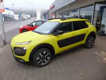 Citroen C4 Cactus steht am 28.09.2014 vor einem Citroen-Autohaus in Trier