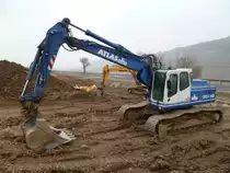 Atlas 1704 HD auf einer Baustelle an der B419 zwischen Nittel und Rehlingen am 03.03.2013