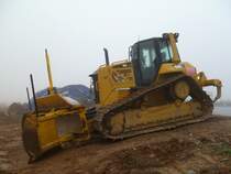 Caterpillar D6N LGP auf einer Baustelle im Industriepark Trier-Föhren am 12.10.2014