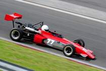 James Kelly (GB),auf  Ensign LN, F3 1600cc Bj.1973, beim Graf Berghe von Trips Pokal beim ADAC Rce Festival am 20.7.2014. Mitgezogen und schräg in Szene gesetzt um Dynamik auszudrücken!