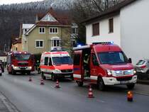 VW Crafter ELW und HLF 20/16 der Feuerwehr Necakrgemünd am 02.02.15. Dazwischen eine Mercedes Benz Sprinter RTW des DRK 