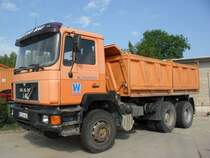 MAN 26.372 auf einer Baustelle in den Weinbergen über der Mosel in der Nähe von Stadtbredimus (Lux.) am 01.05.2011