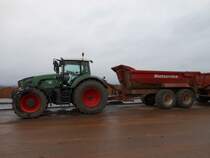 Fendt 930 Vario eingesetzt beim Bau der B50 in der Nähe von Wengerohr (09.04.2012)