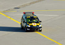 Ford Galaxy der Vorfeldaufsicht auf dem Flughafen Köln/Bonn - 19.10.2014