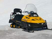 Ein ski-doo im Skigebiet von Arabba 19.3.14
