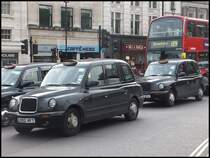 Typisches Taxi in London am 25.09.2013