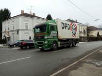 MAN TGX26.400; transportiert einen DPD-Wechselaufbau in der Rieder Bahnhofstraße in Richtung nächstem Empfänger; 150206