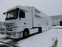 ACTROS hat im Auflieger Porsche-Ausstellungsfahrzeuge zur int. Automobilmesse nach Ried i.I. herangeschafft; 140205