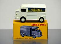 Nostalgie: seit einiger Zeit gibt es in Frankreich Modelle der Firma ATLAS, die aus alten Formen von DINKY/MECCANO hergestellt werden - in China. Sehr schön, mit originalgetreuen Schachteln, aber häufig auch sehr teuer. Hier ein Lieferwagen der Serie H. Fotografiert im Februar 2015.