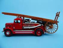 Dennis Light Four von Yat Ming in 1:43