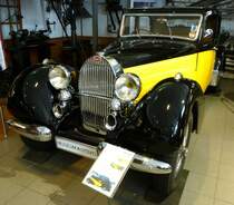 Bugatti T57, Baujahr 1936, 8-Zyl.Reihenmotor mit 3,3Liter Hubraum und 135PS, Museum Autovision Altluheim, Sept.2014