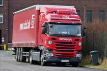 . Am 01.03.2015 stand dieser Scania R 460 Sattelzug am Straßenrand.
