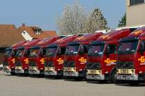 Volvo FH 12. Zentimetergenau sind die Fahrzeuge am Wochenende beim COOP parkiert. Sicher der Ehrgeiz aller Chauffeure der Firma Galliker, ihre LKW so zu pr�sentieren. 8.4.2007
