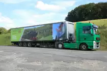 MAN Sattelzug, Blumberg 21.08.2014. 
Werbung für die Sauschwänzlebahn mit der Dampflok 93 1360.
Originalbild unter Bahnbilder vom 02.11.2009.