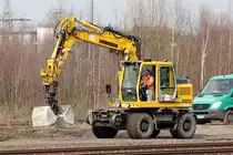 Liebherr Zweiwege Bagger in Duisburg-Bissingheim 26.3.2015